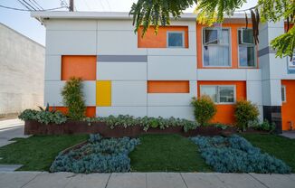 210 E 29th St