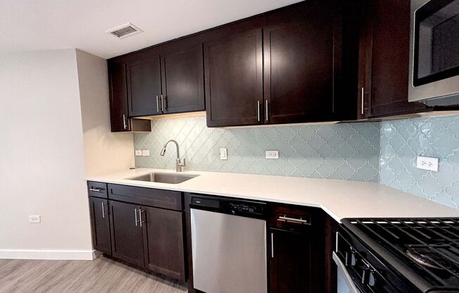 2 beds, 1 bath, 826 sqft, $2,500, Unit 410