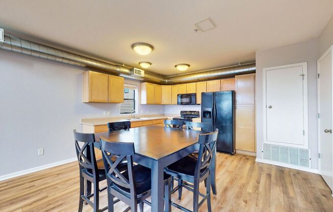 2033 W 30th Ave