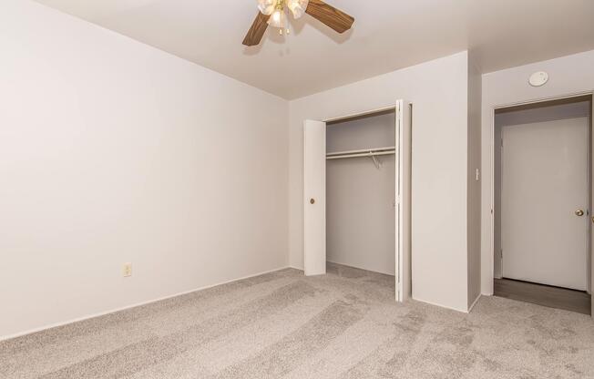 2 beds, 1 bath, 860 sqft, $1,089