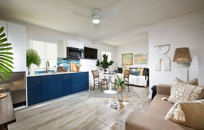 Newly Renovated Community 2 Blocks From The Beach!