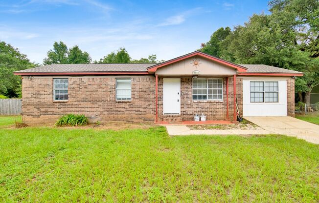 4 Bed Home with Large Yard