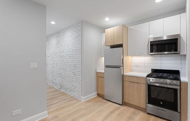 2 beds, 1 bath, 561 sqft, $2,100, Unit 1635-2N