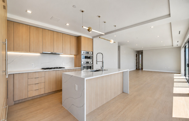 3 beds, 2 baths, 1,487 sqft, $6,995, Unit PH901