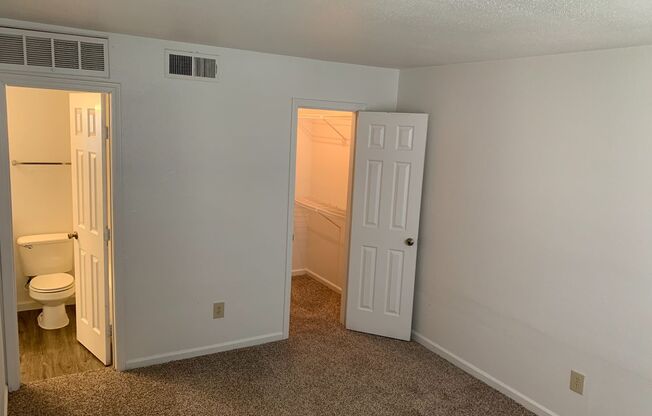 2 beds, 2 baths, 1,038 sqft, $1,215, Unit 3401