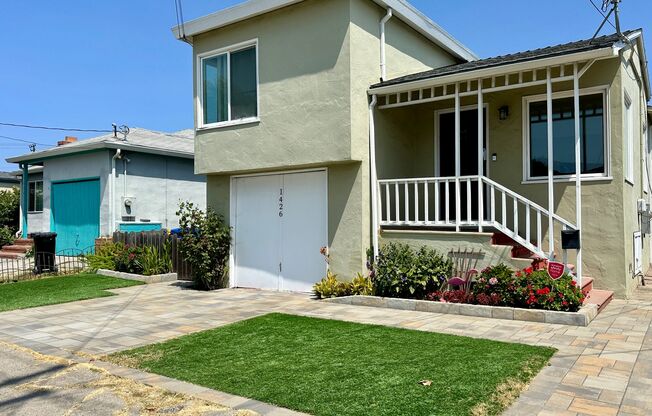 Large & Sunny House & Backyard in a Tranquill Neighborhood of El Cerrito