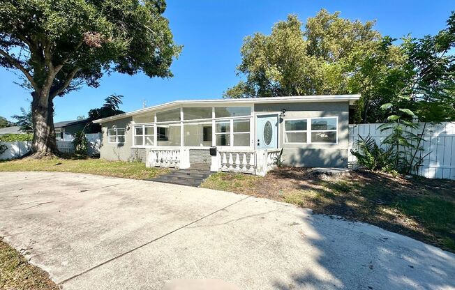 Charming updated 3Bedrooms 1Bath Home in prime St. Petersburg location!