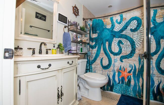 Budget Friendly, Gorgeous 5 bed split w. W/D in unit & Central HT&AC !  Perfect Location.  Get $1,000 upon closing of deal!