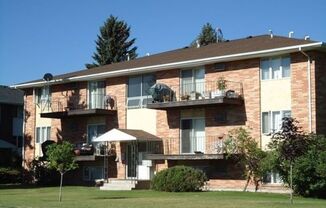 Pet Friendly! Garden Level 2 Bedroom in a Great Central Location! Close to Downtown and MSU!