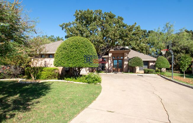 Charming 3-Bedroom Home with Spacious Yard in DeCordova Bend Estates