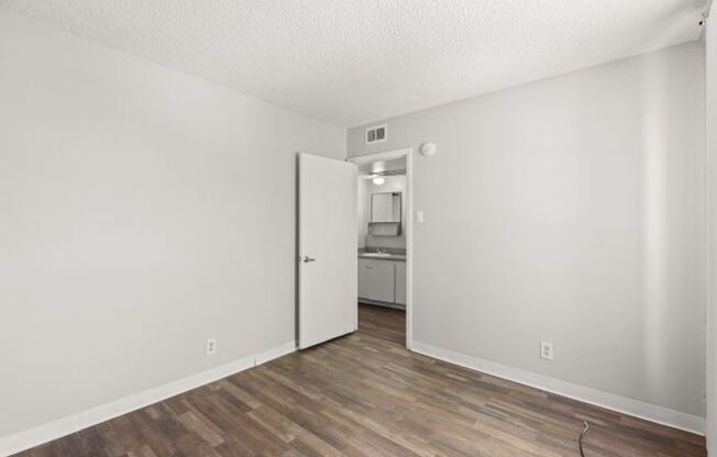 1 bed, 1 bath, 535 sqft, $800, Unit 27