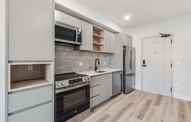 2 beds, 1 bath, 840 sqft, $2,800, Unit 411
