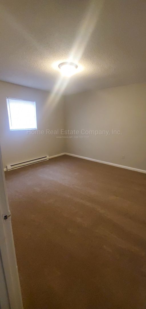 Parkview Apartments | 3011 Broadbay Drive Apt D