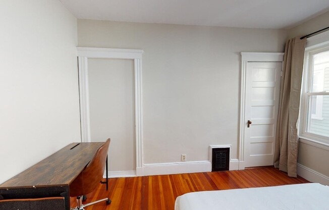 4 beds, 1 bath, $4,000, Unit 3