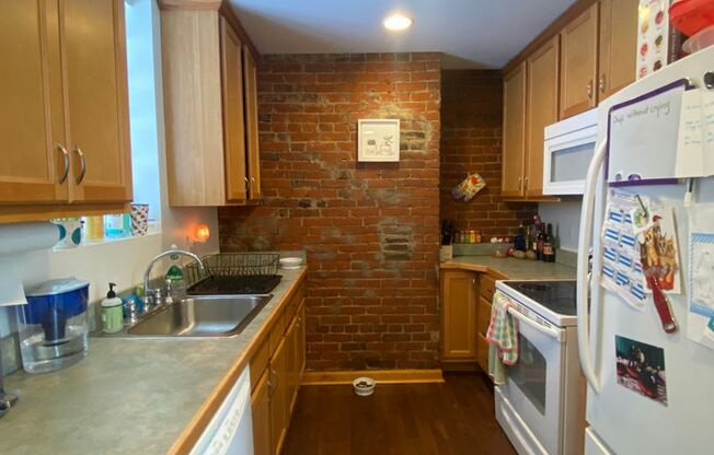 2 BEDROOM IN THE SOUTHSIDE SLOPES- Available August 6!