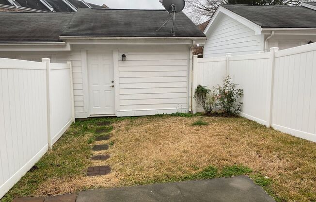 Walk To Shop and Dining - Fantastic North Charlotte Location