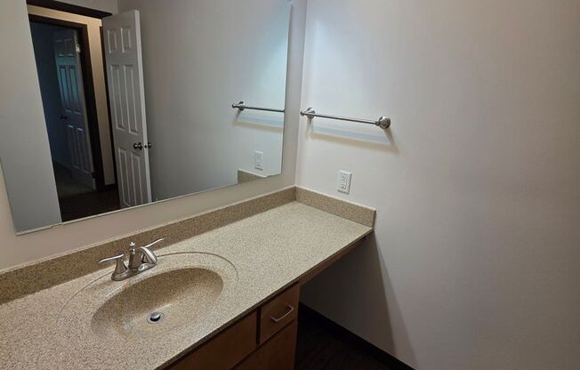 2 beds, 1 bath, 955 sqft, $1,225, Unit 19 - 204
