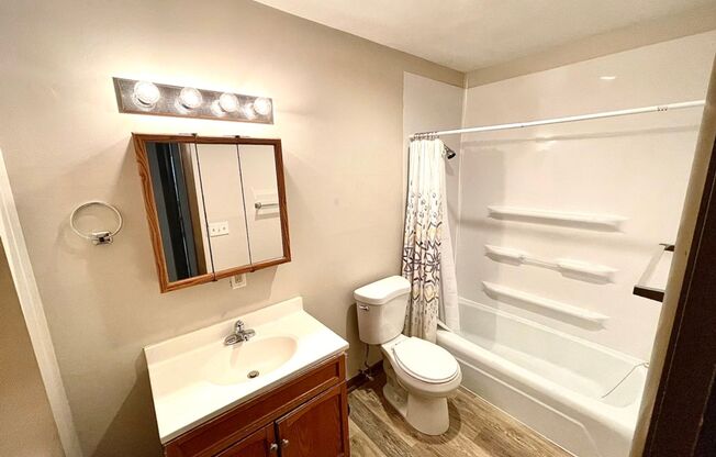 2 beds, 1 bath, 850 sqft, $825, Unit 3535 N Main Street Apt A-6