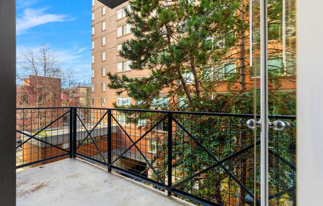 1 bed, 1 bath, 423 sqft, $1,650, Unit 707