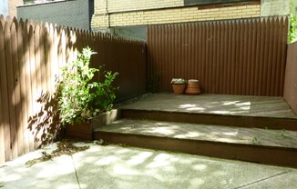 318 W 106 ST