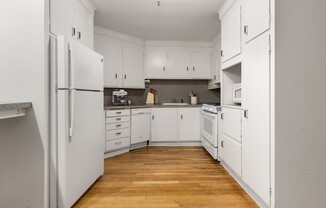 3 beds, 1 bath, 1,035 sqft, $3,975, Unit L