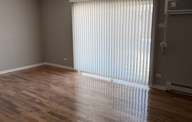 2 beds, 1 bath, 865 sqft, $1,925, Unit Building 9-2C