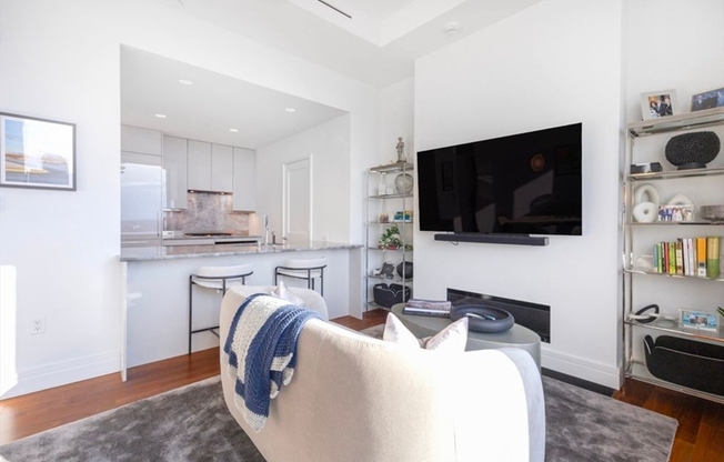 1 bed, 1.5 baths, 897 sqft, $10,000, Unit 3606