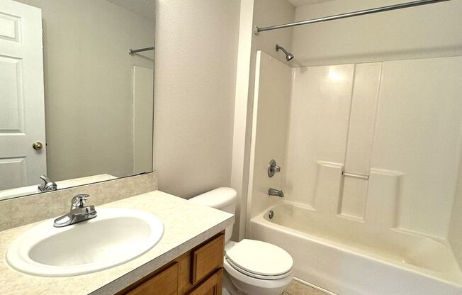 3 beds, 2 baths, $1,395, Unit Unit 207