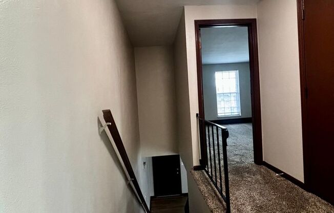 2 beds, 1.5 baths, $1,195, Unit 1276 Sanlor Ave 1