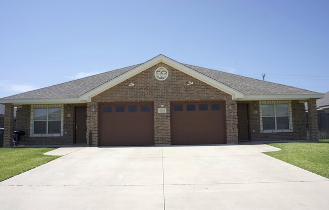 Charming Duplex with Great Features & Location! Viewable 7/25