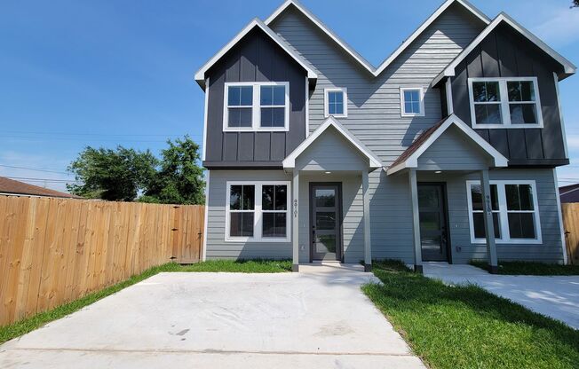 BEAUTIFUL BRAND NEW 3 BEDROOM 2.5 BATH DUPLEX WITH ALL THE UPGRADES