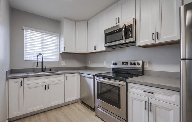 Newly renovated 1x1 in the heart of Pacific Beach! (a/c, w/d, & parking)