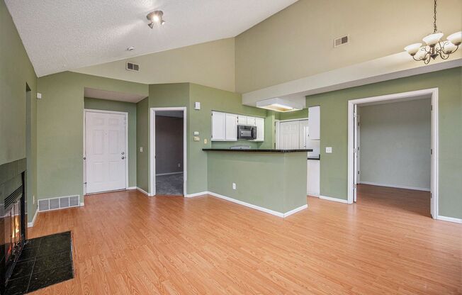 Great 2 Bedroom 1 Bathroom in Aurora!