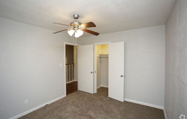 3 beds, 1.5 baths, 1,064 sqft, $1,480, Unit 5425 Plaza Lane