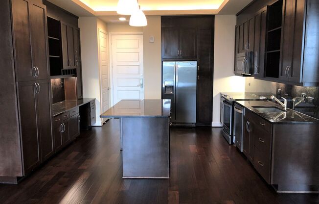 1 bed, 1 bath, 828 sqft, $3,405, Unit 1915