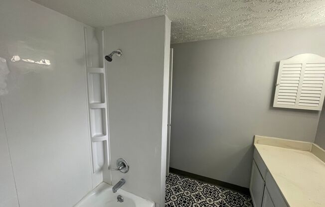 1 bed, 1 bath, 645 sqft, $747, Unit 2105-6P