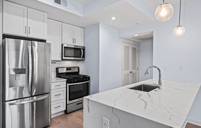 Modern Condo Near H St | 2 Bed | 2 Bath | 975 Sf | 1 Parking Space