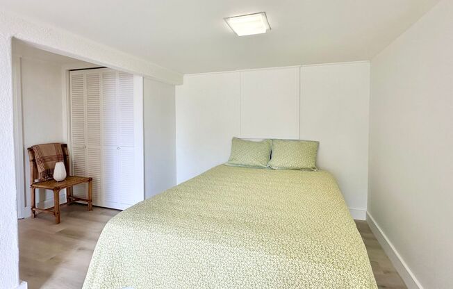 Available NOW - Newly Renovated Studio with 1 Bath & Washer/Dryer in Maunalani Heights!