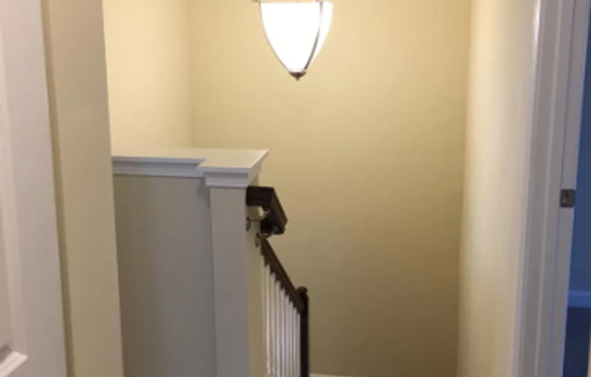 Gorgeous 3 BD/ 2.5 BA Townhouse Available in Wexford!
