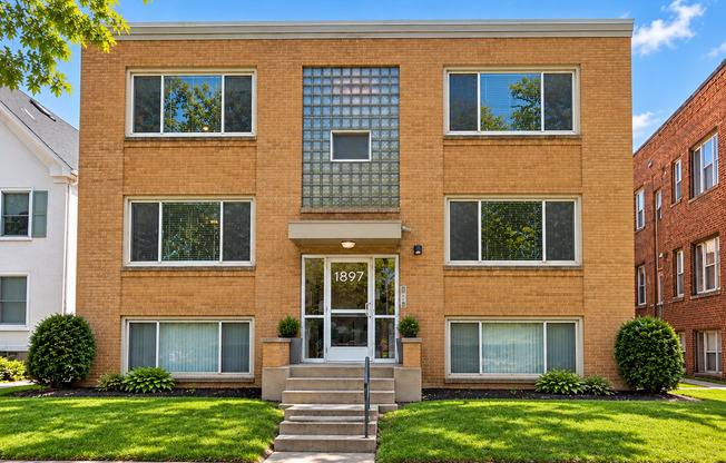 Oversized 1-Bedrooms on Grand Ave | Near St. Thomas | Pet Friendly!