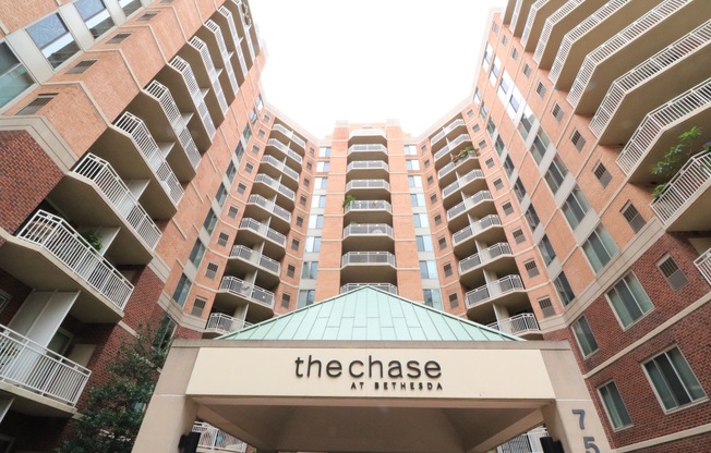 LOCATION!! Awesome 1 BD/1 BA @ The Chase