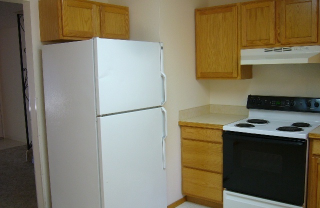 3 beds, 2 baths, $2,795