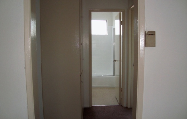 2 beds, 1 bath, $2,065, Unit 37