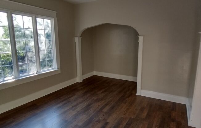 3 beds, 1 bath, $1,400, Unit 3