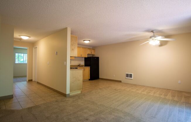 RENT SPECIAL! Great 1 Bedroom Overlooking Kelly Creek!