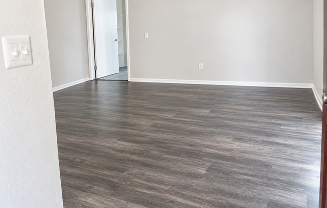 2 beds, 2 baths, $2,100, Unit 31