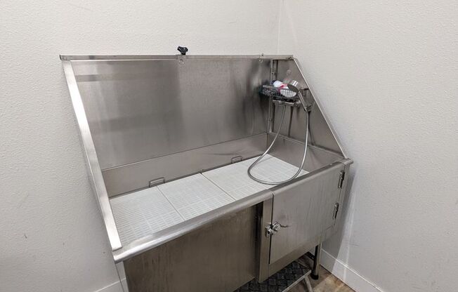 Studio, 1 bath, 400 sqft, $1,300, Unit 212
