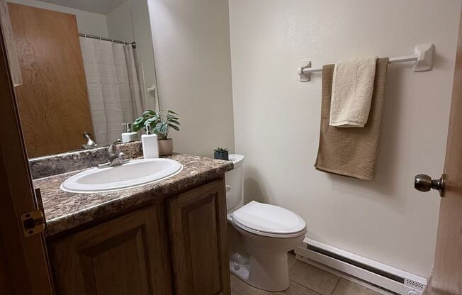 2 beds, 1 bath, 950 sqft, $1,650, Unit 7705CD