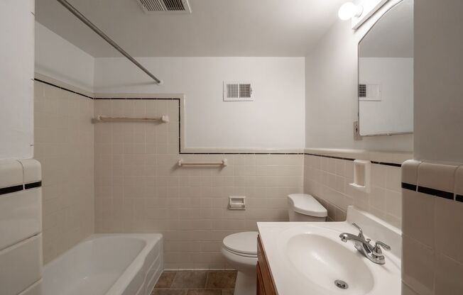 2 beds, 1 bath, $1,140, Unit Apt. 42