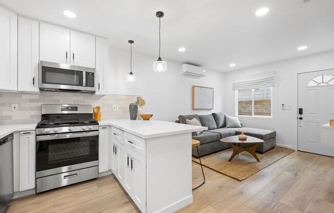 Newly remodeled and fully "furnished" 1 bed 1 bath in Mission Beach. 9 months rental or month to month.